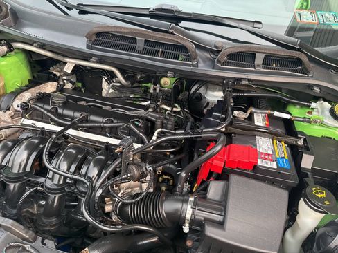 Used 2014 Ford Fiesta SE w/ Equipment Group 201A FWD image 12