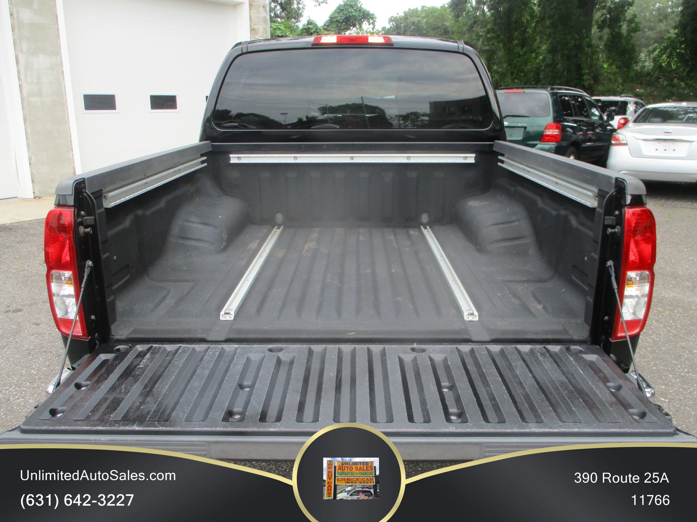 Used 2012 Nissan Frontier SV w/ SV Premium Utility Pkg AWD/4WD image 3
