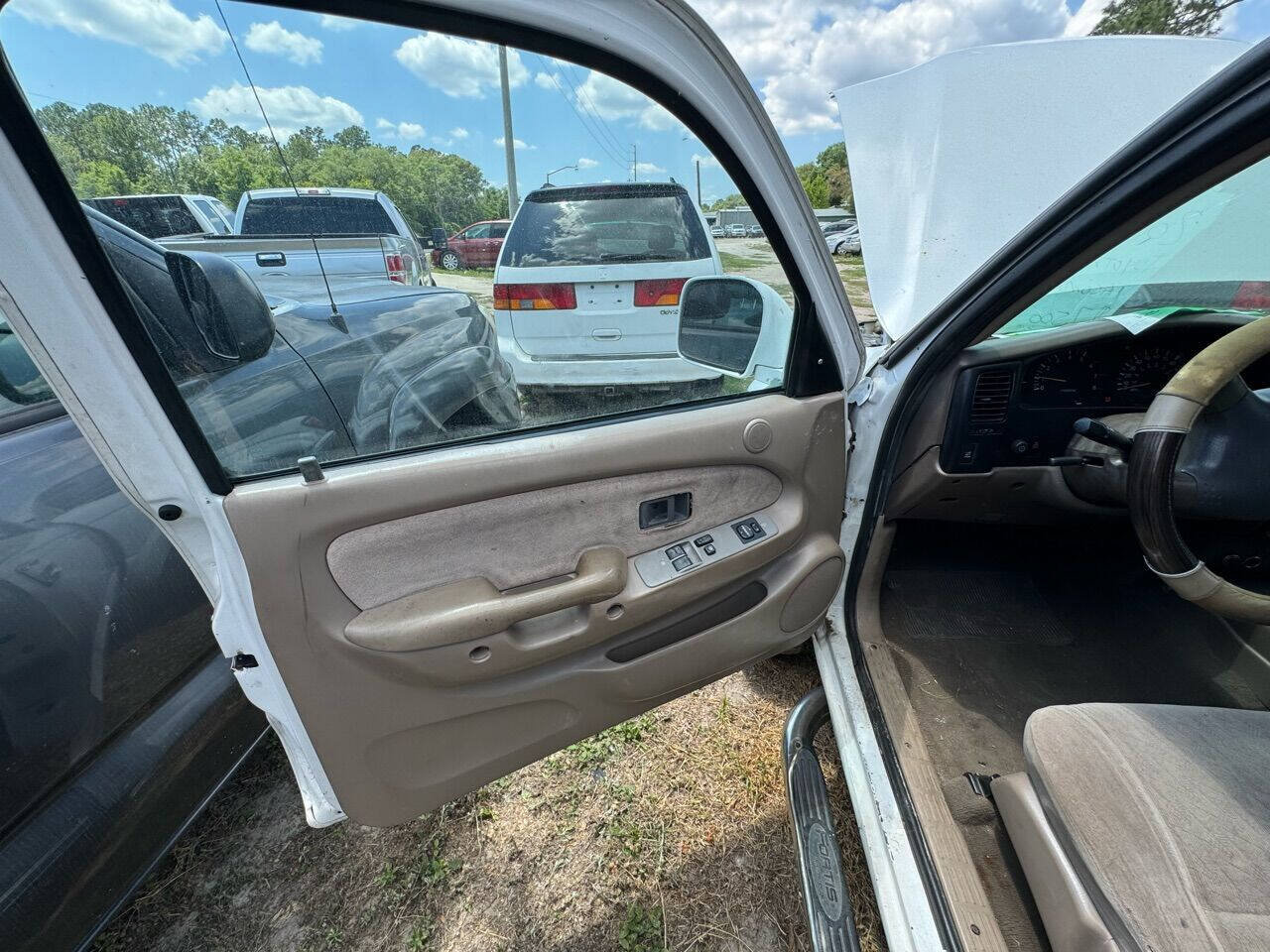 Used 2001 Toyota Tacoma PreRunner RWD image 14