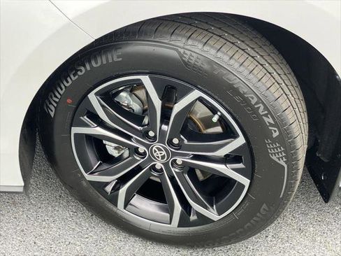 Certified 2024 Toyota Sienna Platinum image 9