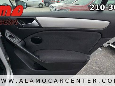 Used 2013 Volkswagen Golf 4-Door FWD image 22