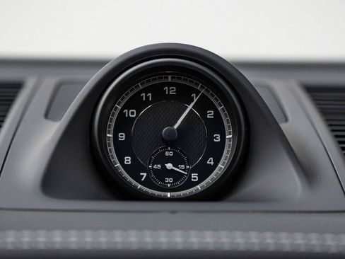 Used 2023 Porsche Macan image 32