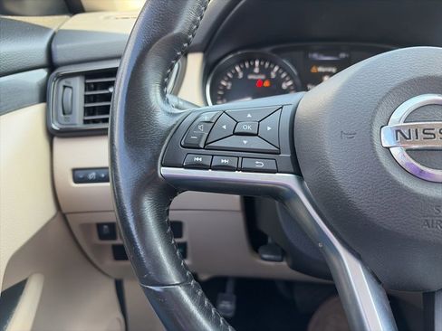 Used 2017 Nissan Rogue SV image 17