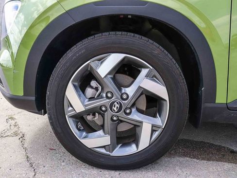 Used 2024 Hyundai Venue SEL FWD image 13