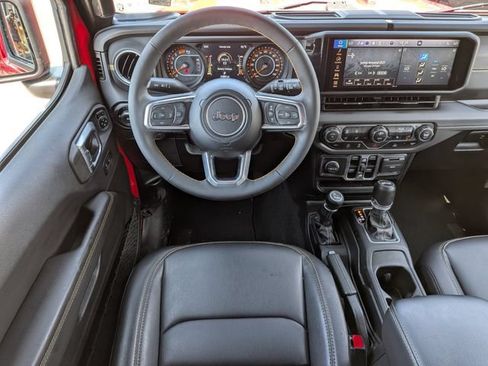 Used 2024 Jeep Wrangler Unlimited Sahara AWD/4WD image 16