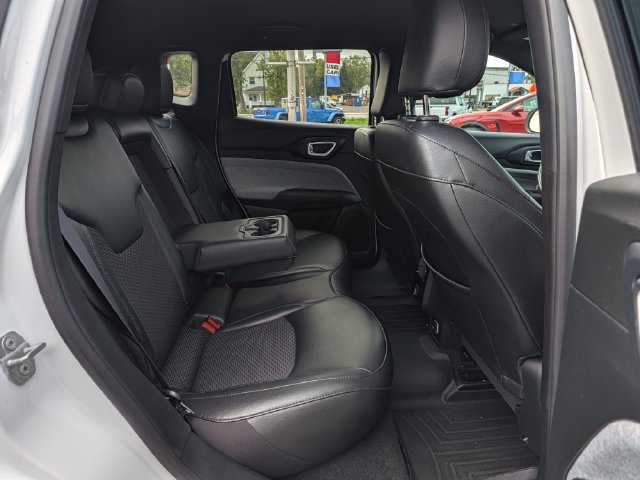 Used 2023 Jeep Compass Latitude AWD/4WD image 17