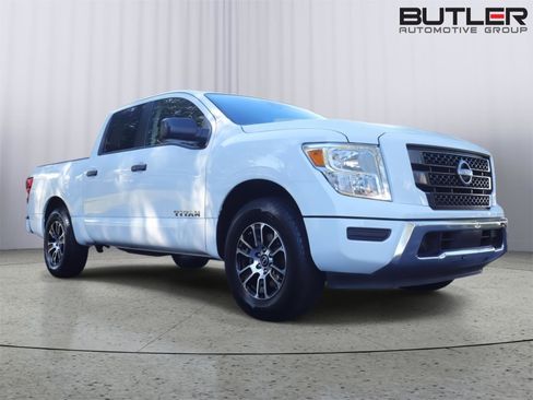 Used 2023 Nissan Titan SV image 11