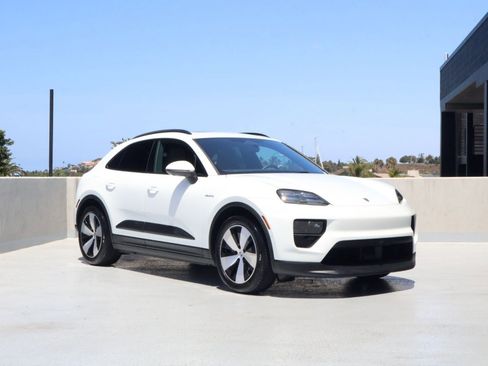 Certified 2025 Porsche Macan 4 Electric AWD/4WD image 7