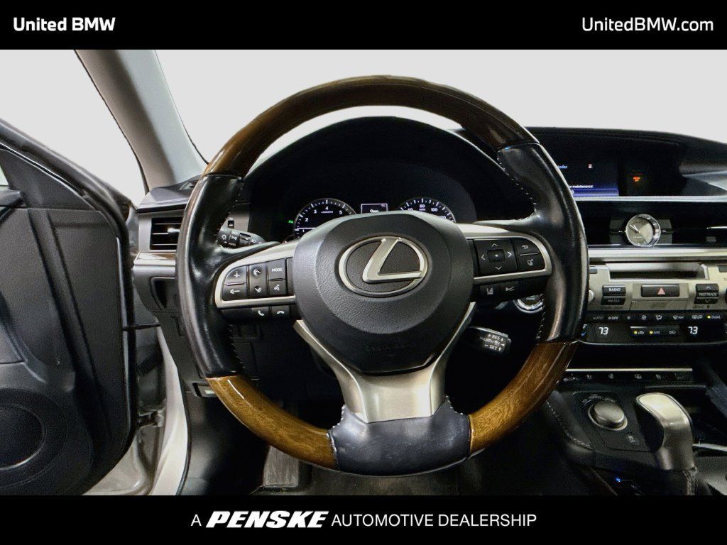 Used 2016 Lexus ES 350 w/ Ultra Luxury Package FWD image 13