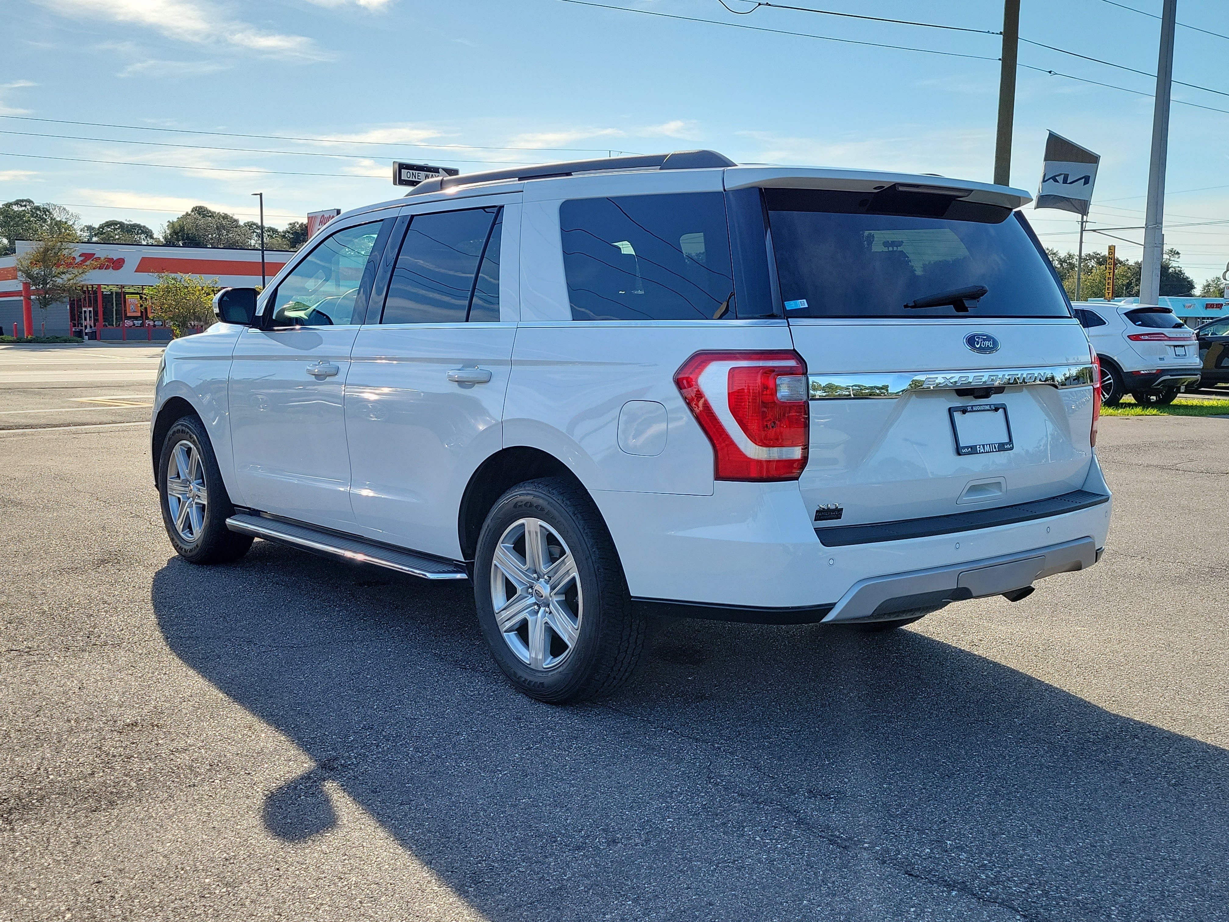 Used 2019 Ford Expedition XLT w/ Equipment Group 202A RWD image 4