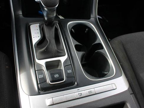 Used 2022 Kia Carnival LX image 19