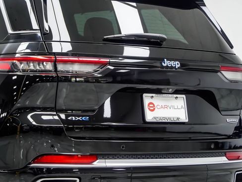 Used 2023 Jeep Grand Cherokee Summit w/ Luxury Tech Group V AWD/4WD image 14