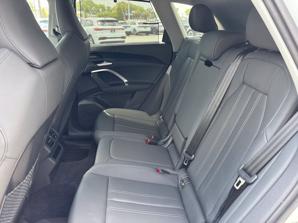Used 2025 Audi Q5 Premium Plus w/ Premium Plus AWD/4WD image 9