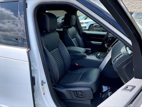 Used 2025 Land Rover Discovery S AWD/4WD image 7