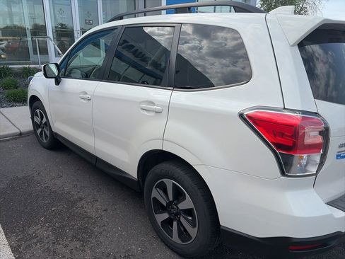 Used 2017 Subaru Forester 2.5i Premium AWD/4WD image 3