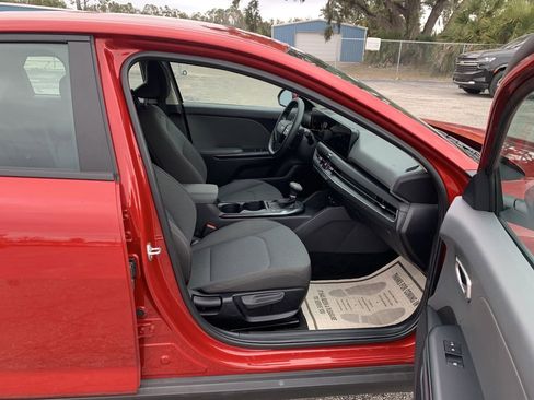 Used 2025 Kia K4 LXS image 6