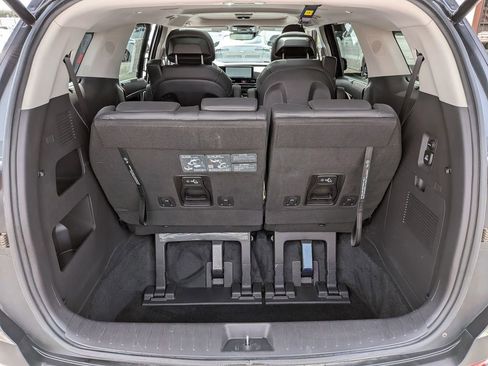 Used 2025 Kia Carnival SX Prestige image 31