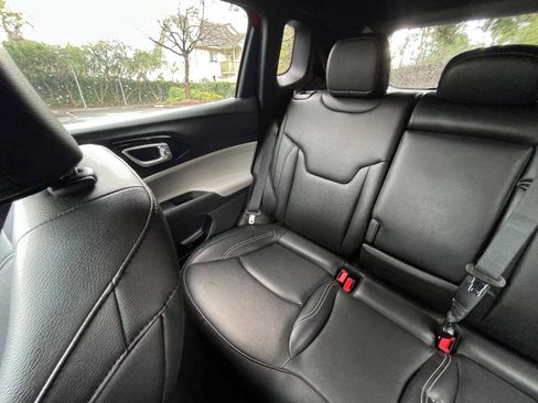 Used 2025 Jeep Compass Limited image 40