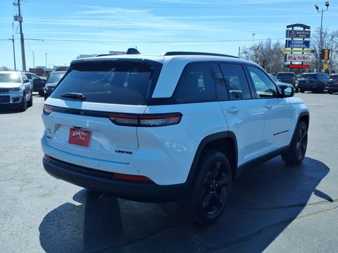 Used 2023 Jeep Grand Cherokee Limited w/ Black Appearance Package AWD/4WD image 4