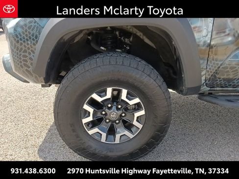 Used 2022 Toyota Tacoma TRD Off-Road AWD/4WD image 10
