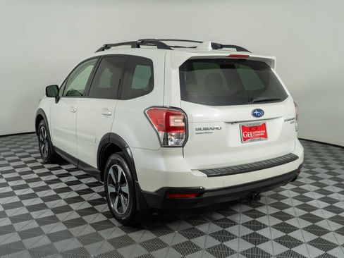 Used 2017 Subaru Forester 2.5i Premium AWD/4WD image 4