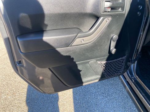Used 2018 Jeep Wrangler Sport AWD/4WD image 12