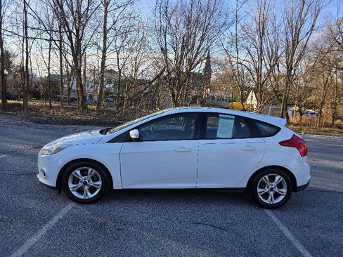 Used 2014 Ford Focus SE w/ SE Winter Package image 3
