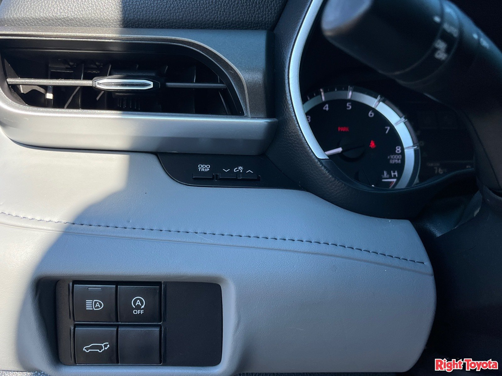 Used 2024 Toyota Highlander XLE AWD/4WD image 33