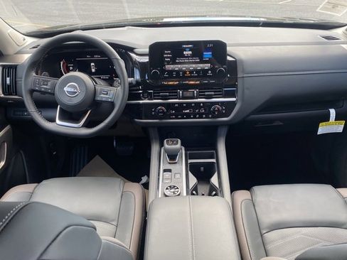 New 2025 Nissan Pathfinder Platinum w/ Black Appearance Package image 37