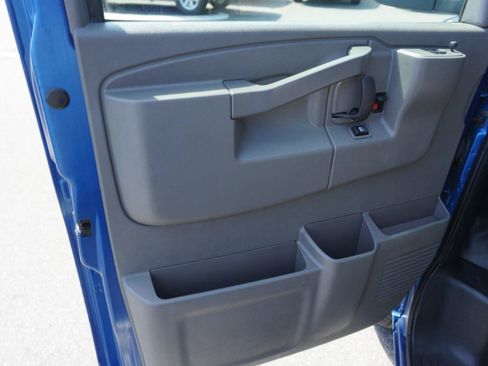 Used 2018 Chevrolet Express 2500 w/ Driver Convenience Package RWD image 21