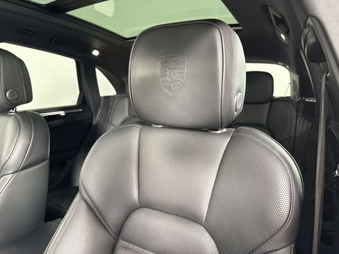 Certified 2024 Porsche Macan Turbo AWD/4WD image 40