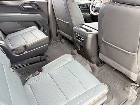 Used 2025 GMC Yukon AT4 w/ AT4 Premium Package AWD/4WD image 23