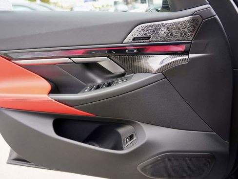 Used 2025 BMW M5 w/ Carbon Package image 20