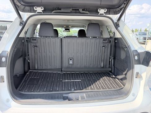 Used 2023 Toyota Highlander LE AWD/4WD image 25