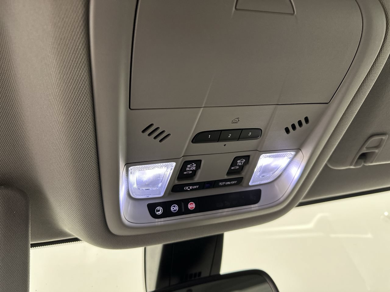 Used 2020 GMC Acadia SLT w/ Driver Alert Package II FWD image 10