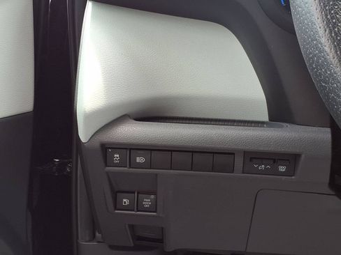 Used 2024 Toyota Sienna XSE FWD image 17