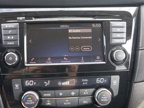Used 2018 Nissan Rogue SV AWD/4WD image 12