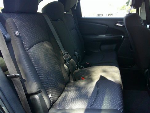 Used 2019 Dodge Journey SE w/ Connectivity Group FWD image 18