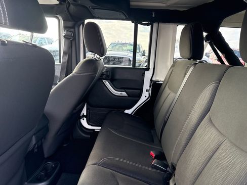 Used 2018 Jeep Wrangler Unlimited Sahara image 16