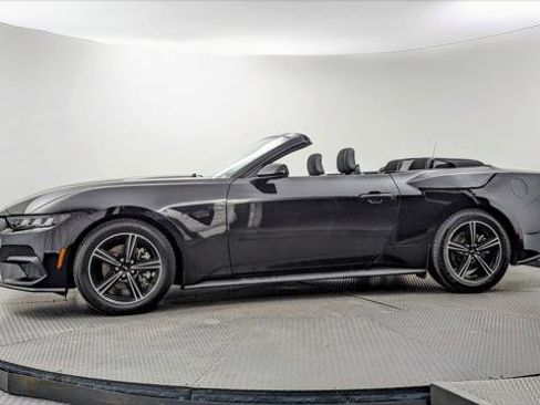 Used 2024 Ford Mustang Convertible image 3