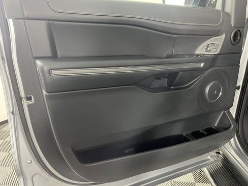 Used 2023 Ford Expedition Max XLT image 10