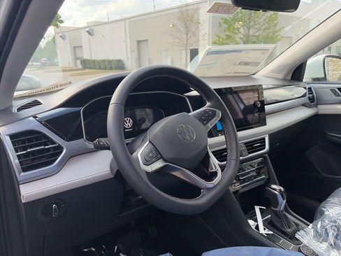 New 2026 Volkswagen Taos SEL AWD/4WD image 10