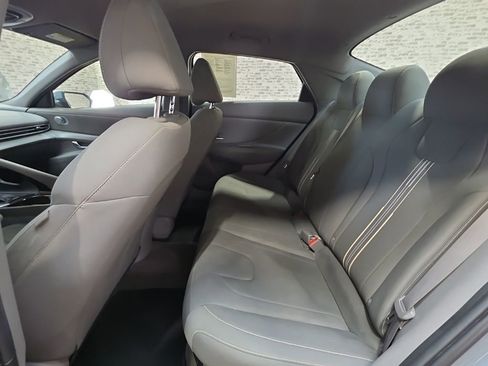 Used 2022 Hyundai Elantra Blue FWD image 12