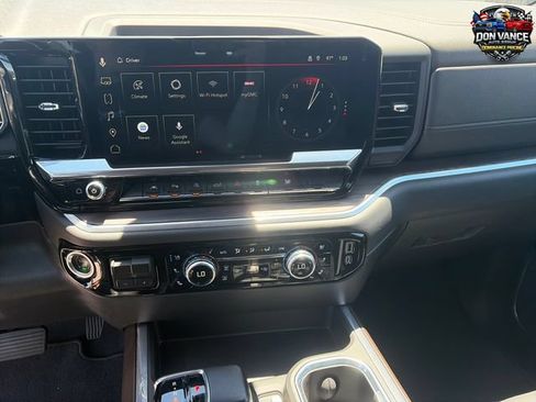 Used 2022 GMC Sierra 1500 SLT w/ SLT Convenience Package AWD/4WD image 11