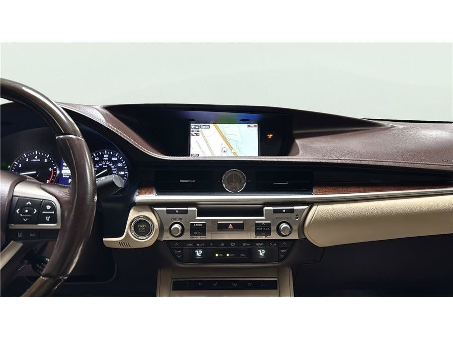 Used 2016 Lexus ES 350 w/ Luxury Package w/Wood Trim FWD image 30