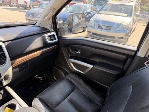 Used 2016 Nissan Titan SL image 17