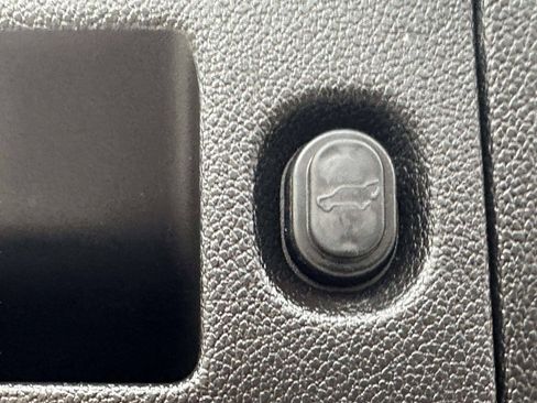 Used 2016 Cadillac Escalade ESV Luxury AWD/4WD image 7