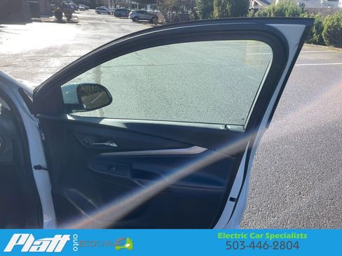 Used 2022 Chevrolet Bolt EUV LT w/ Convenience Package image 53