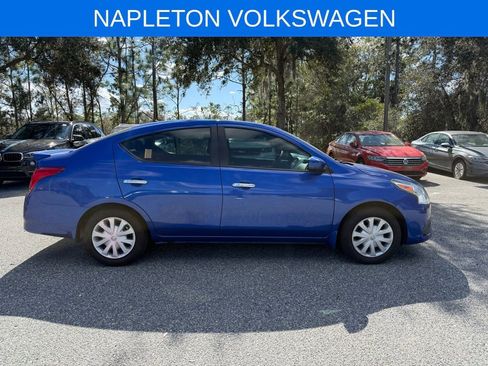 Used 2015 Nissan Versa SV image 9