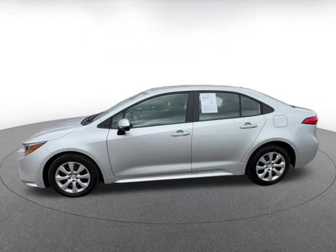 Used 2025 Toyota Corolla LE image 9